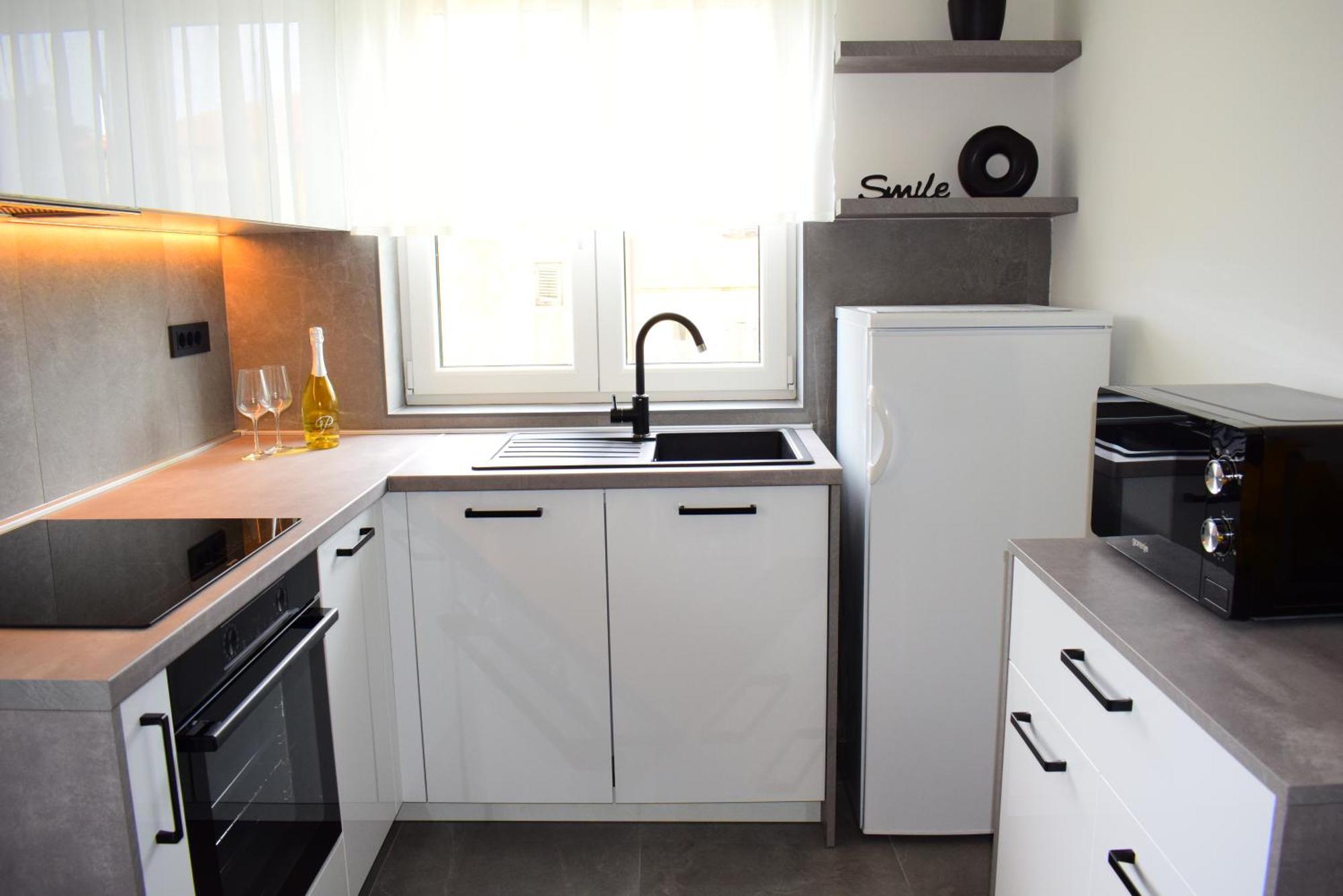 Apartments Maestral Малинска Экстерьер фото