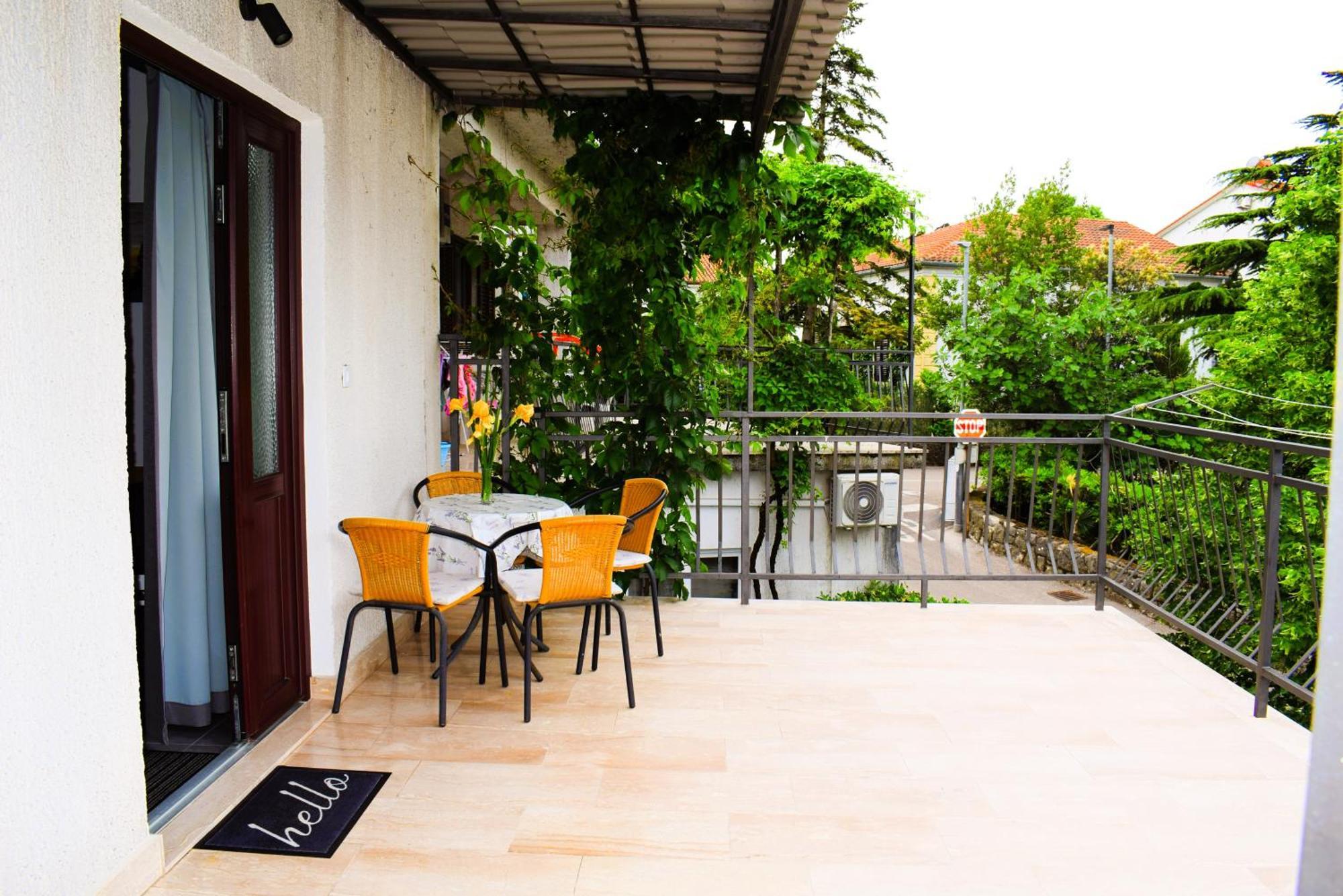 Apartments Maestral Малинска Экстерьер фото
