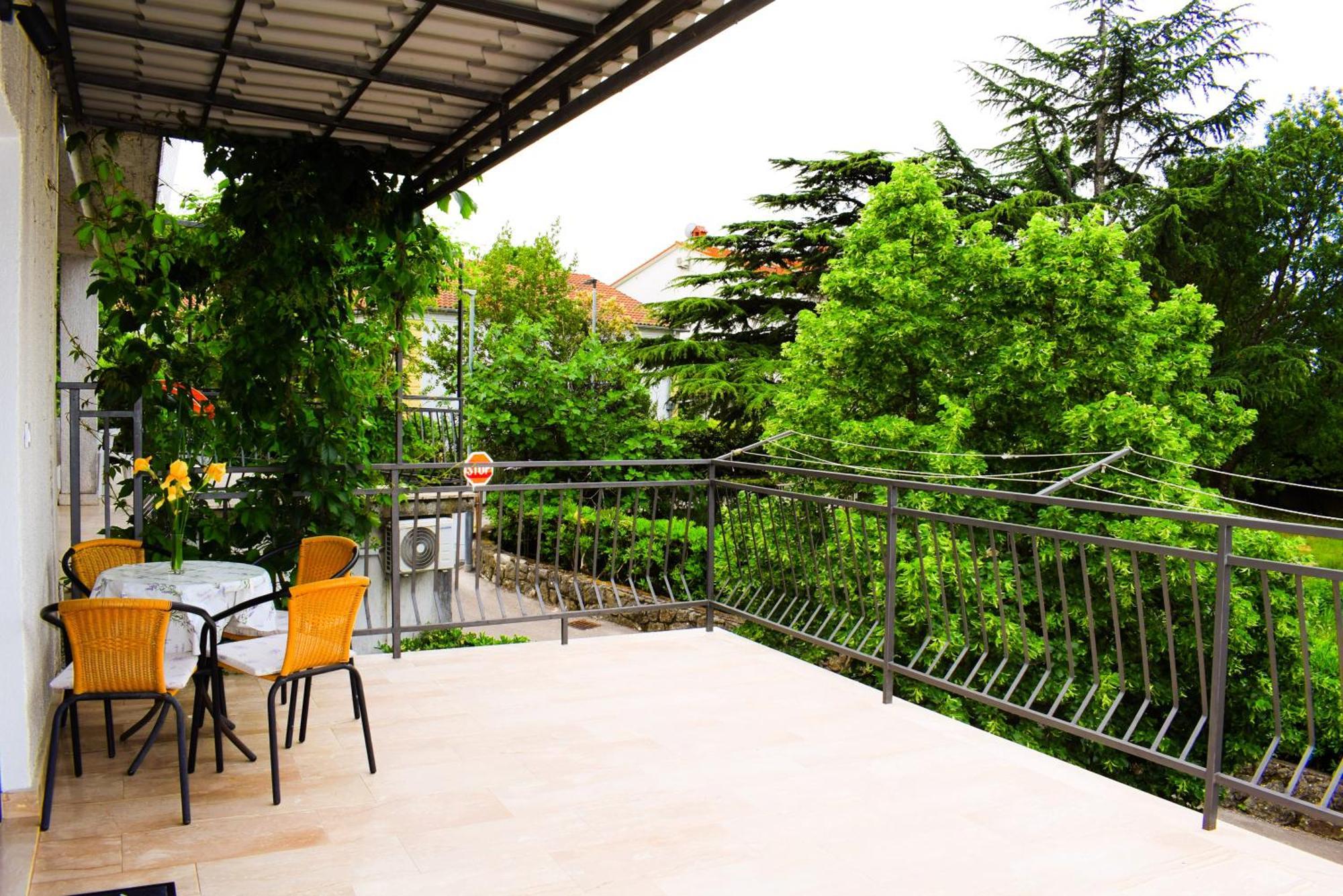Apartments Maestral Малинска Экстерьер фото