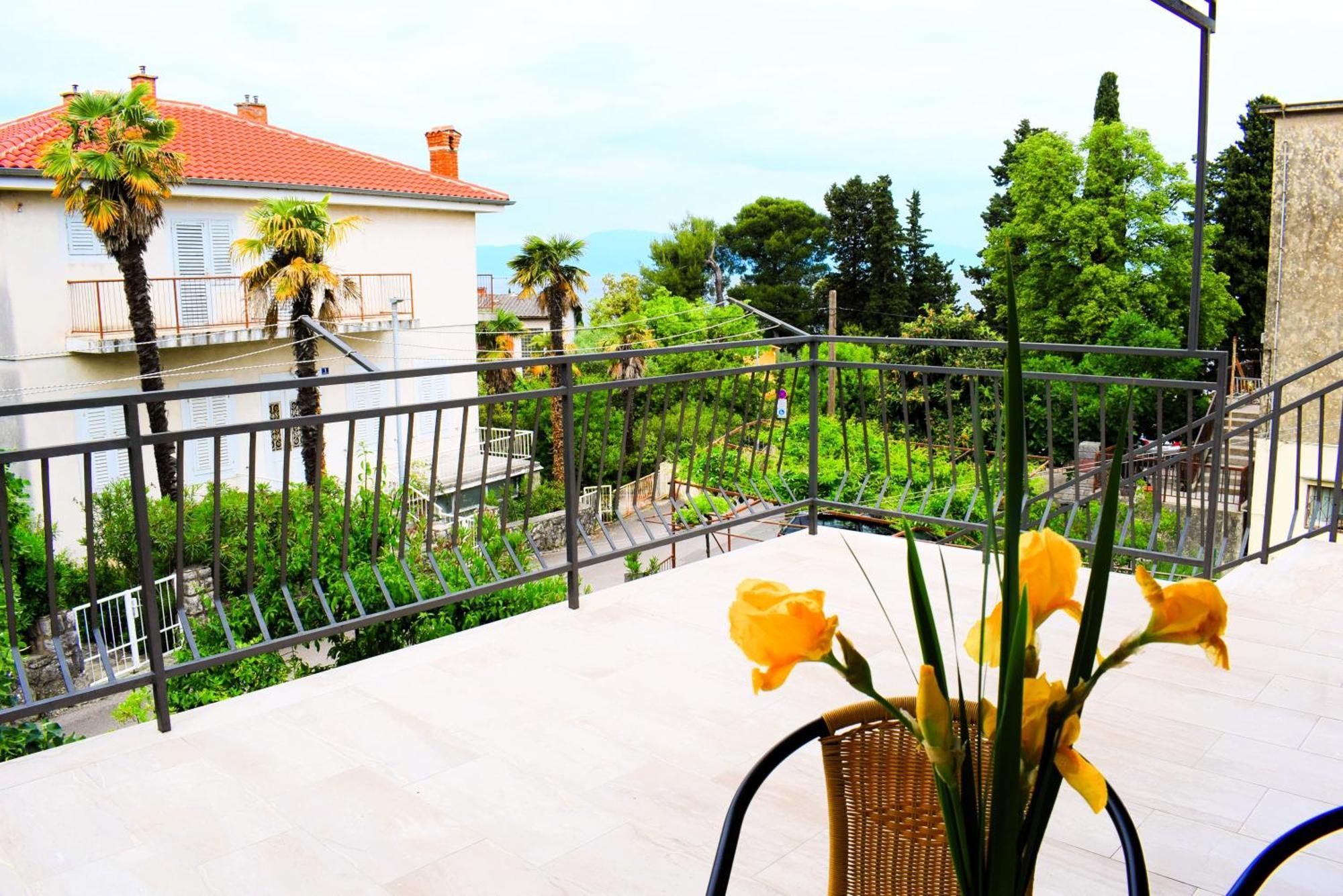 Apartments Maestral Малинска Экстерьер фото