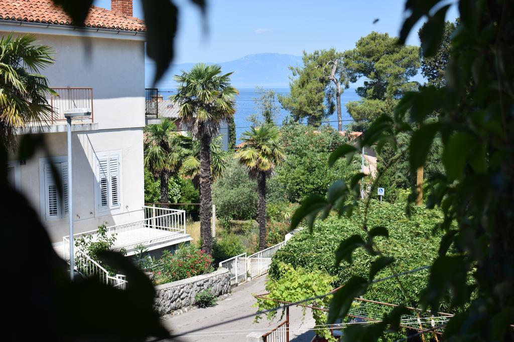 Apartments Maestral Малинска Экстерьер фото