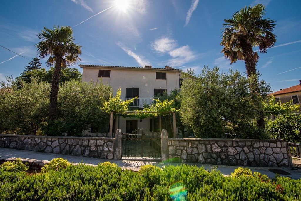 Apartments Maestral Малинска Экстерьер фото