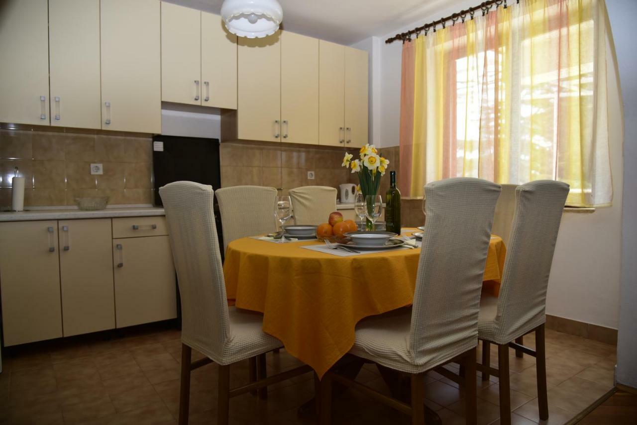 Apartments Maestral Малинска Экстерьер фото